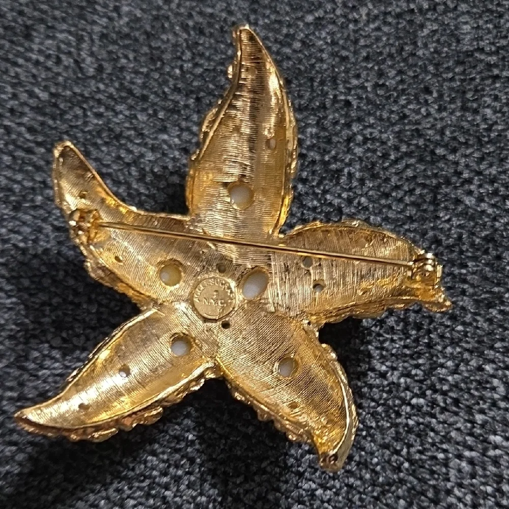 Rare Accessocraft NYC Signed Gold Tone Starfish, Faux Pearls Textured Brooch‎